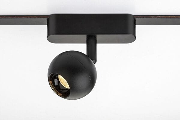 lampa spot led pe sina
