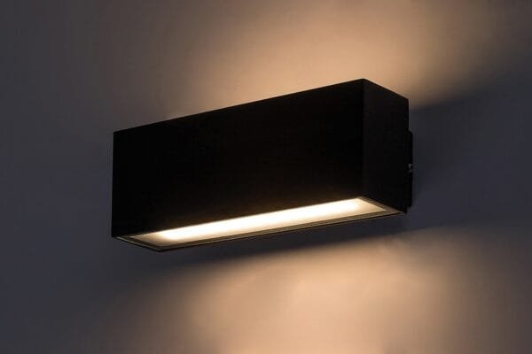 https://brilium.ro/wp-content/uploads/2025/04/Lampa-LED-exterior-10W-Rabalux-Mataro-Negru-IP54-4000k-2-.jpg