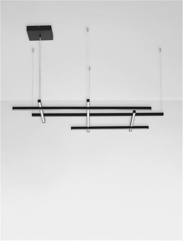 Lustră LED neagră cu lumina sus-jos PACE Nova Luce 83W 3000K dimabilă Lustră LED neagră cu lumina sus-jos PACE Nova Luce 83W 3000K dimabilă